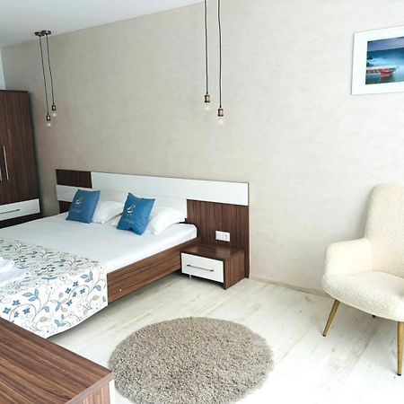 Family Hotel Regata Pomorie Exteriör bild