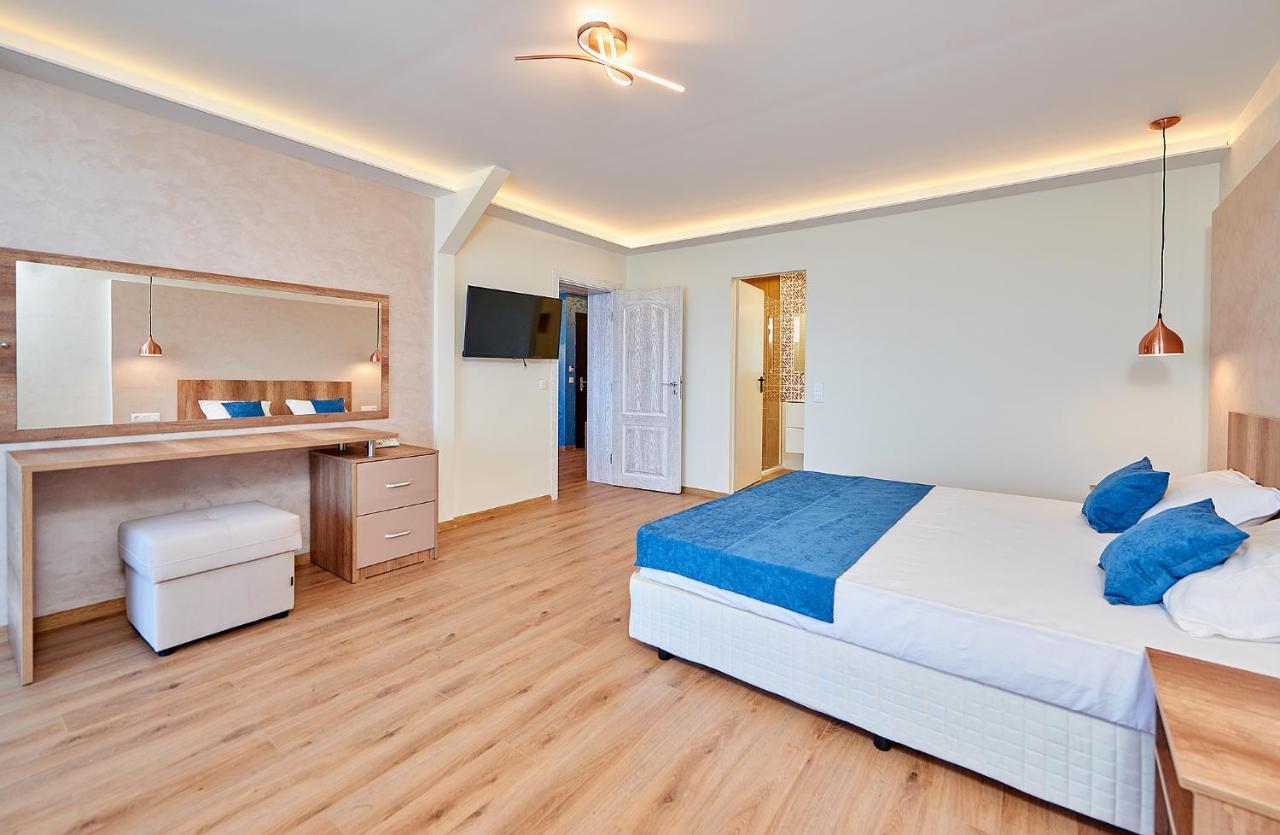Family Hotel Regata Pomorie Exteriör bild