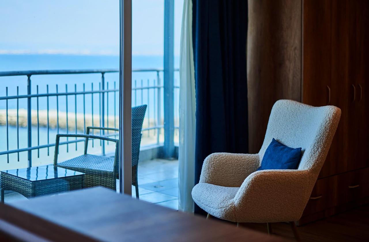 Family Hotel Regata Pomorie Exteriör bild