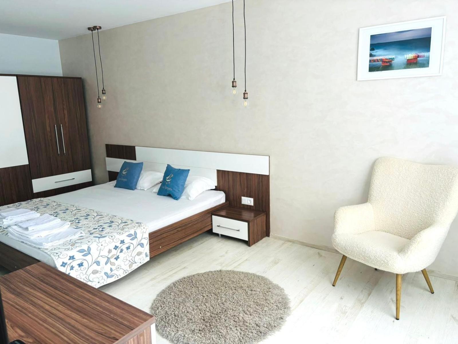 Family Hotel Regata Pomorie Exteriör bild