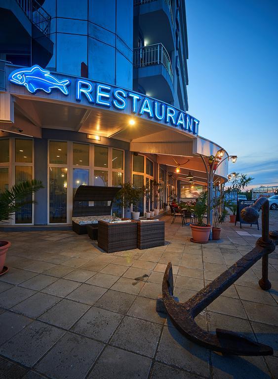 Family Hotel Regata Pomorie Exteriör bild